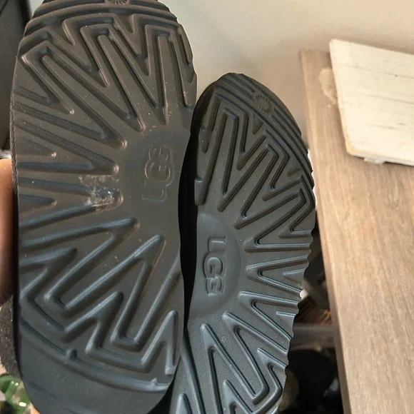 UGG Black Sparkly Knit Boots Sz 6 - Picture 6 of 6